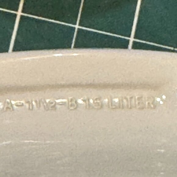 CorningWare Vintage Casserole Dish With Lid 1.5L White & Purple Iris Design Squa - Picture 6 of 6